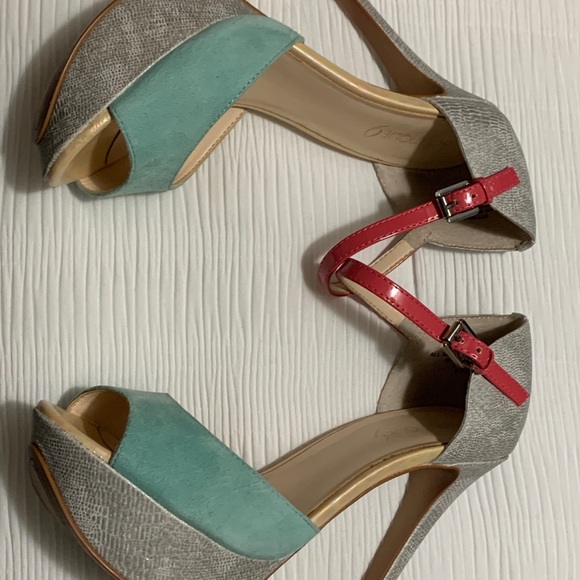 Shoes - Picture 4 of 15